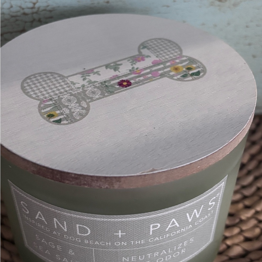 Sand + Paws Sage & Sea Salt Candle - Picture 4 of 4